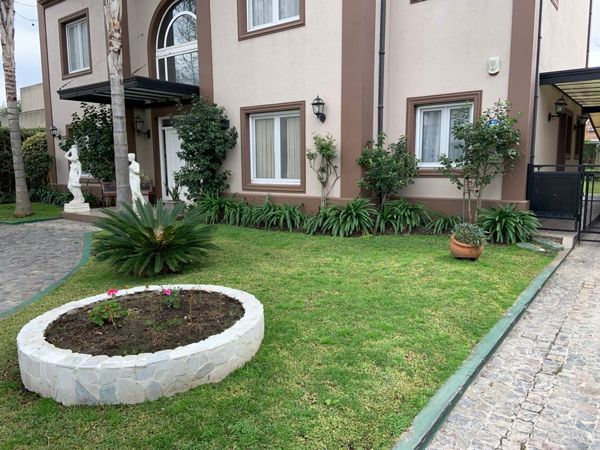 Foto 4 de Espectacular Casa en Barrio Privado