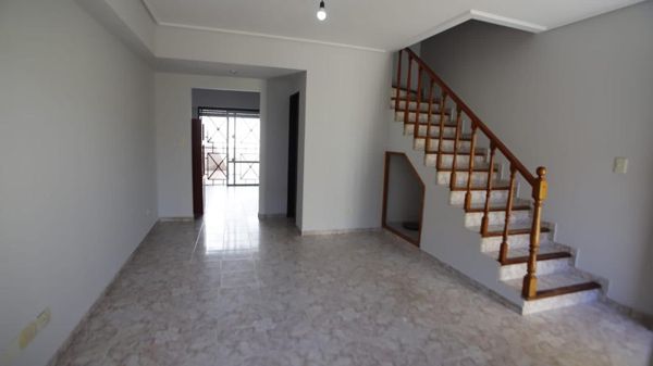 Foto 4 de Duplex 3 Ambientes con Patio y Cochera Muy Amplio a 6 Cuadras de CABA