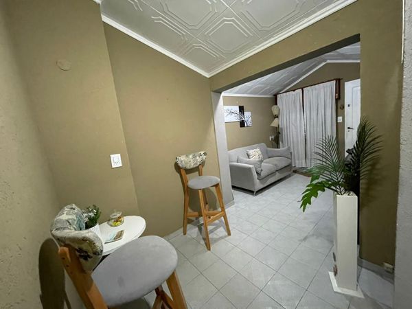 Foto 2 de Impecable Casa 4 Ambientes con 2 Baños Totalmente Reciclada