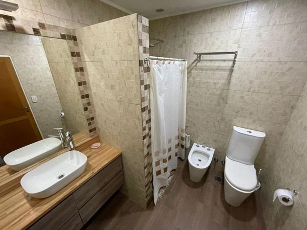 Foto 10 de Impecable Casa 4 Ambientes con 2 Baños Totalmente Reciclada