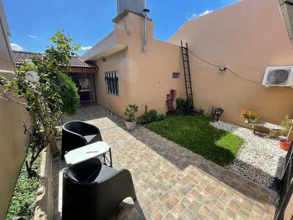 Foto 15 de Impecable Casa 4 Ambientes con 2 Baños Totalmente Reciclada